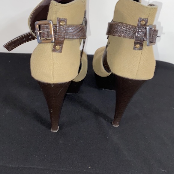 Size 7 brown heel - Picture 3 of 4